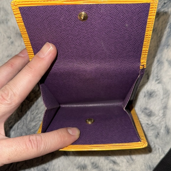 Men’s or Women’s Louis Vuitton Yellow with Royal Purple Laker colors inside.9/10 - Picture 5 of 16